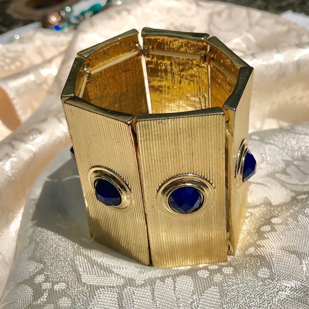 Gold stretch bracelet with blue stones